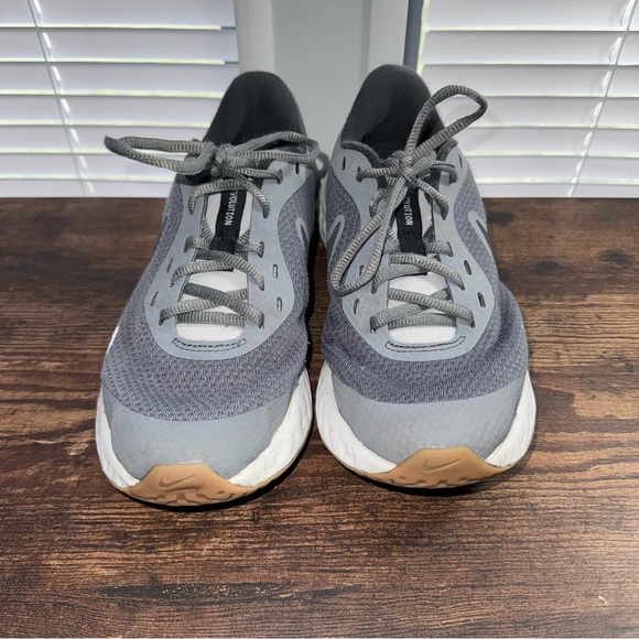 Nike Girls Revolution 5 BQ5671-008 Gray Running Shoes Sneakers Size 5Y - Picture 6 of 9